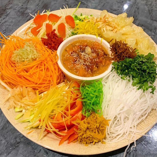 Gỏi Yusheng hay còn gọi là gỏi thịnh vượng.