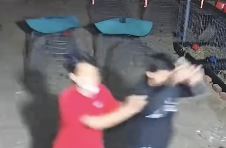 Hiện trường vụ ẩu đả. Ảnh cắt từ clip