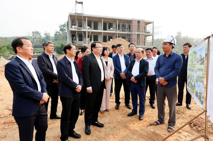 Lãnh đạo tỉnh Nghệ An kiểm tra tiến độ triển khai một số dự án trên địa bàn huyện Con Cuông.