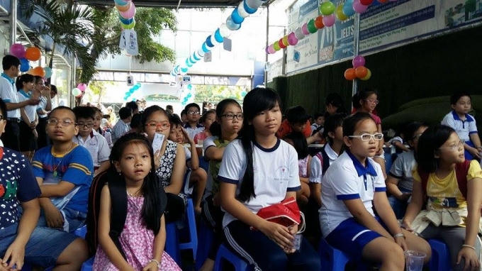 Rất đông học sinh đến tham gia dự thi.