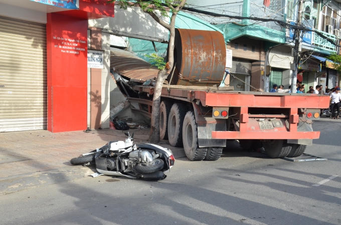 Vụ tai nạn kinh hoàng khiến 2 người thương vong