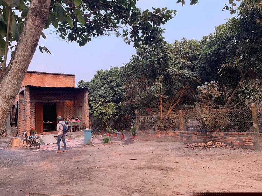 Khu vực sòng bạc trong vườn nhãn mà nghi phạm Tuấn đã xả súng AK khiến 4 người chết và 1 người bị thương. Ảnh: Linh An