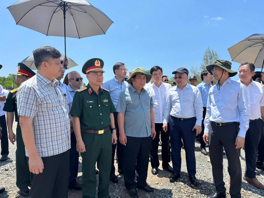 Phó Thủ tướng Nguyễn Chí Dũng cùng các Bộ, ngành, địa phương đi khảo sát thực tế công tác chuẩn bị đầu tư xây dựng các công trình phục vụ APEC