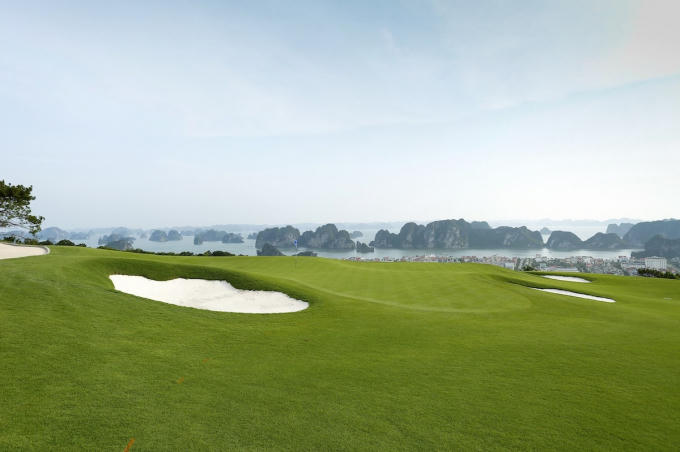 Sân golf trong quần thể FLC Hạ Long