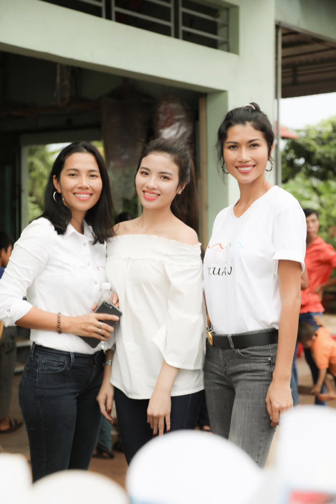 Trang lạ mang Trung Thu về cho trẻ em ở Gia Kiệm, Đồng Nai