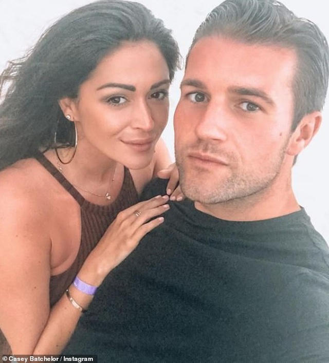 Casey Batchelor chia sẻ, mặc dù thật