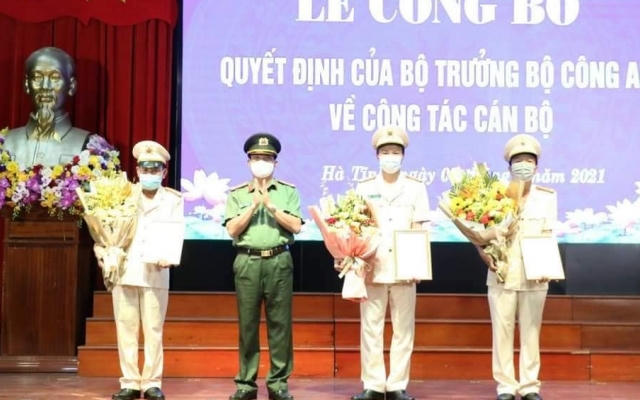 Công an tỉnh Hà Tiĩnh công bố các Quyết định về công tác cán bộ