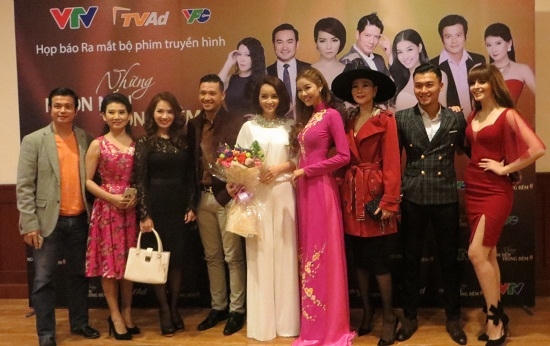 D&agrave;n diễn vi&ecirc;n Những ngọn nến trong đ&ecirc;m phần 2.