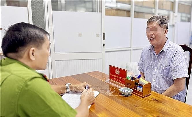 Công an làm việc với bị can trong vụ án