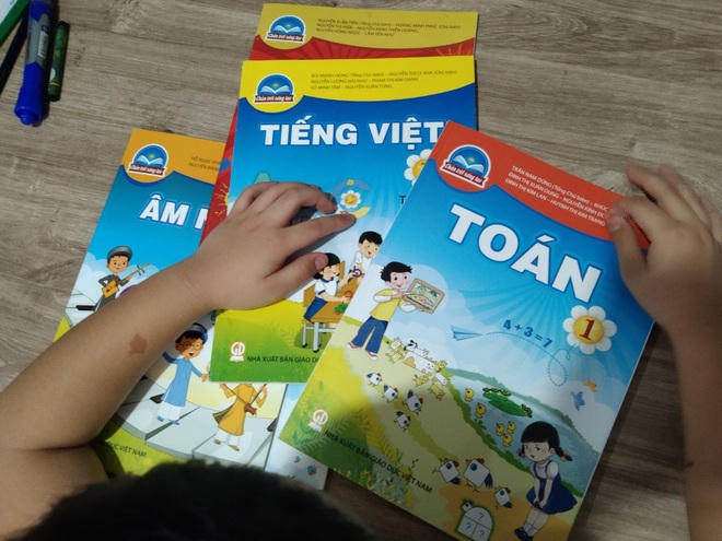 Chưa có sách giấy, học sinh có thể sử dụng sách bản điện tử phục vụ cho việc học 