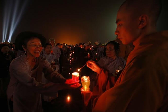 Hàng ngàn người dự Đêm hội Hoa đăng Tây Thiên