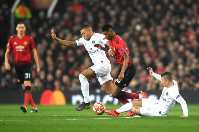 MU đá cân sức với PSG trong hiệp 1.