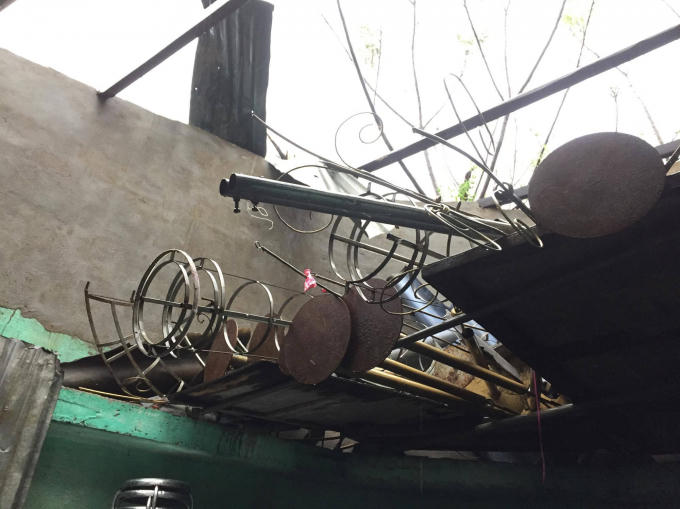 H&agrave;ng trăm nh&agrave; d&acirc;n bị lốc xo&aacute;y &ldquo;t&agrave;n ph&aacute;&rdquo; trong đ&ecirc;m