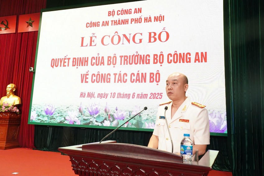 Phó Giám đốc, Đại tá Nguyễn Đức Long phát biểu nhận nhiệm vụ.
