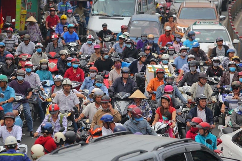 Mật độ giao thông dày đặc trên đường Tân Kỳ Tân Quý