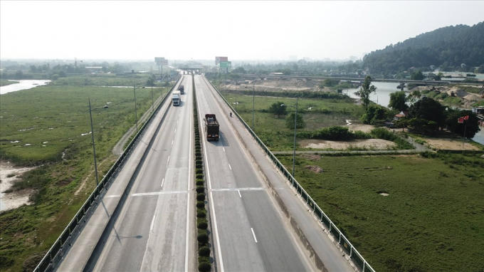 Tuyến chính của dự án có điểm đầu giao đường cầu Bến Thủy 2 với quốc lộ 8B thuộc xã Vân Viên (Nghi Xuân, Hà Tĩnh). Điểm cuối dự án tại km504+400 (nút giao đầu tuyến tránh TP. Hà Tĩnh với quốc lộ 1 thuộc xã Thạch Việt (Thạch Hà, Hà Tĩnh). Tuyến nhánh với điểm đầu tại km484, quốc lộ 1, điểm cuối giao quốc lộ 8B thuộc thị xã Hồng Lĩnh (Hà Tĩnh).