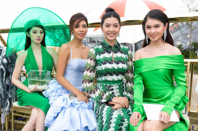 Show diễn quy tụ 4 nh&agrave; thiết kế Chung Thanh Phong, L&ecirc; Ngọc L&acirc;m, A Sai Ta v&agrave; L&ecirc; Thanh Ho&agrave;. S&agrave;n catwalk diễn ra tại Cầu V&agrave;ng nằm ở độ cao 1.414 m&eacute;t so với mực nước biển.