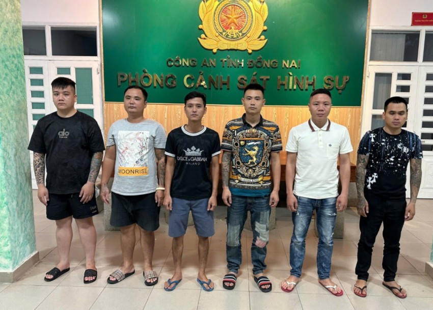 Nhóm đối tượng bị công an bắt giữ.