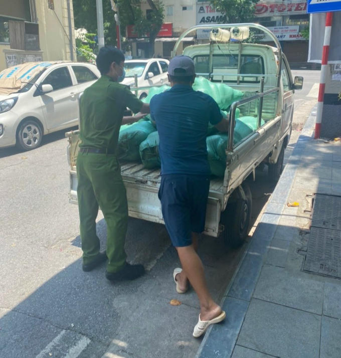 Hơn 4,2 tấn rau của quả và 50 kg thịt được mang đến hỗ trợ người dân tại các