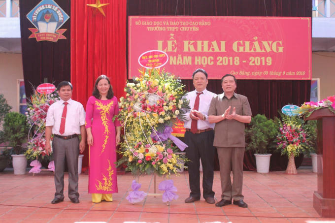 Cao Bằng: Bí thư Tỉnh ủy đánh trống khai trường tại trường THPT chuyên