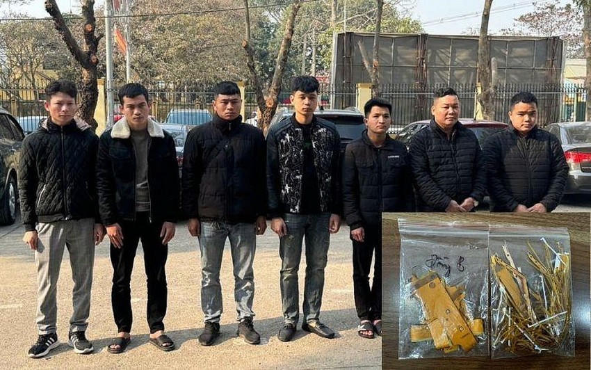 Nhóm đối tượng cùng một số tang vật vụ án.