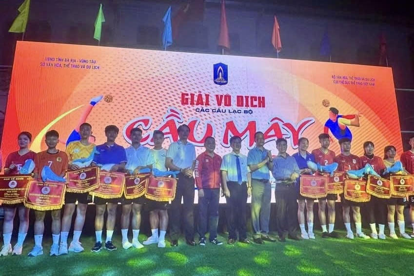 Các trận thi đấu nội dung Hoop nam nữ hỗn hợp diễn ra gay cấn từ ngày đầu tiên tổ chức giải