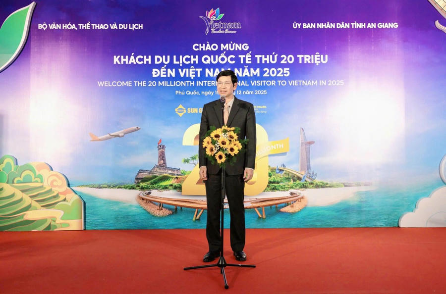 Ông Hồ An Phong – Thứ trưởng Bộ Văn hóa, Thể thao và Du lịch phát biểu tại lễ đón du khách quốc tế thứ 20 triệu
