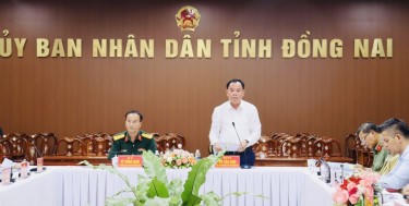 Ông Võ Tấn Đức - Phó Bí thư Tỉnh ủy, Chủ tịch UBND tỉnh, Chủ tịch Hội đồng NVQS tỉnh Đồng Nai phát biểu tại hội nghị.