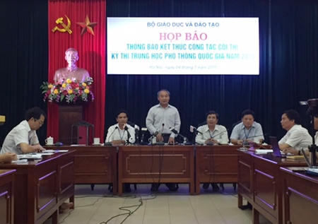 Chiều 23/2, Bộ GD – ĐT ban hành Thông tư sửa đổi, bổ sung một số điều của Quy chế thi THPT Quốc gia ban hành kèm theo Thông tư số 02/2015. Ảnh Loan Bảo.