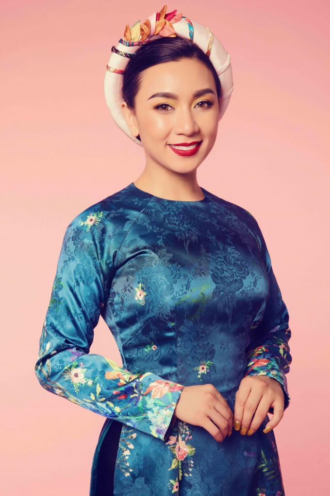 Nữ hoàng ảnh lịch Y Phụng đài các trong tà áo dài