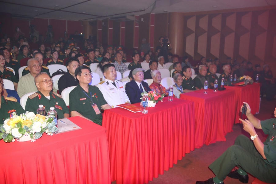Đại biểu dự họp mặt.