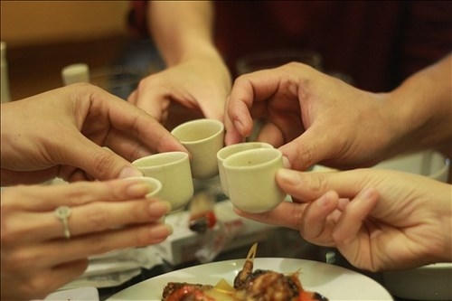 Bà Sót chết sau khi uống rất nhiều rượu (ảnh minh họa).