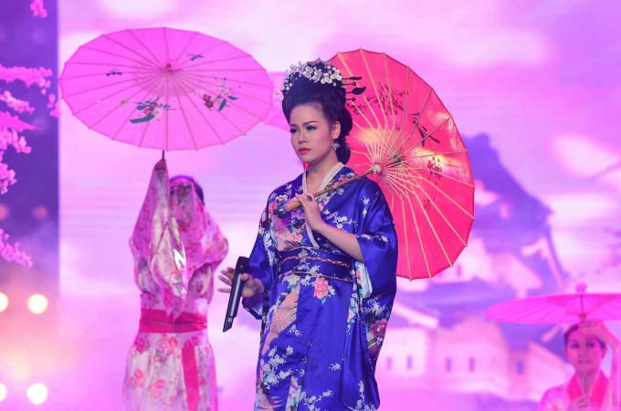 Geisha Nhật Kim Anh vươn lên dẫn đầu đêm thi Phương Dung