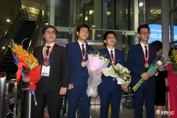 Đội tuyển Việt Nam tham dự Kỳ thi Olympic Hóa học quốc tế 2017.