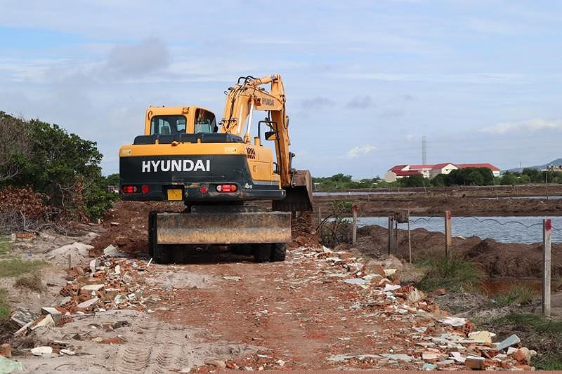 Phường 12, Vũng Tàu phá dỡ con đường người dân đổ thêm. Ảnh:TK.