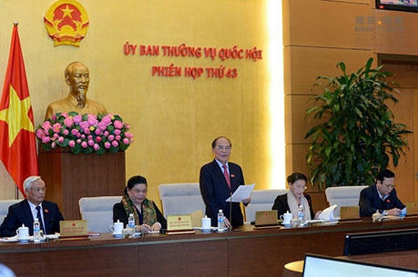 Chủ tịch Quốc hội Nguyễn Sinh Hùng chủ trì phiên họp.