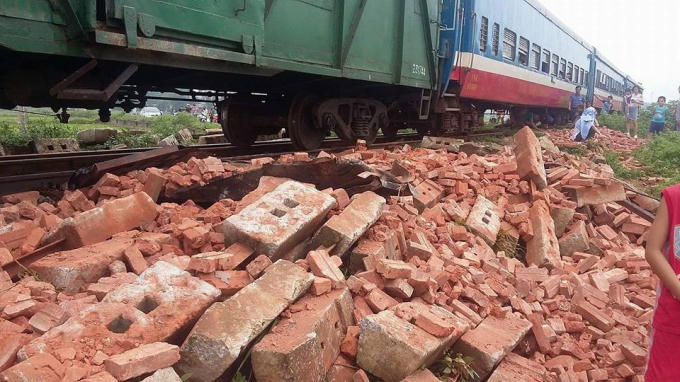 Sự việc khiến giao thông đường sắt tê liệt nhiều giờ.