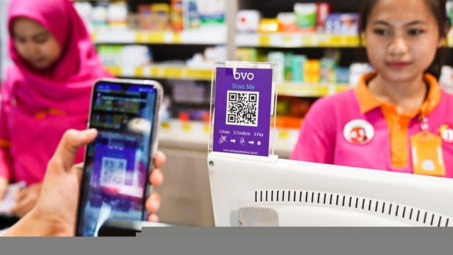 Thay vào đó, Ant Group nhắm tới Ấn Độ và Đông Nam Á - thị trường đông dân với các dịch vụ tài chính còn non trẻ. Dẫu vậy, trong ngắn hạn, Ant chưa có ý định mang Alipay đến thị trường này mà chọn hợp tác, đầu tư vào các start-up thanh toán điện tử tại địa phương.
