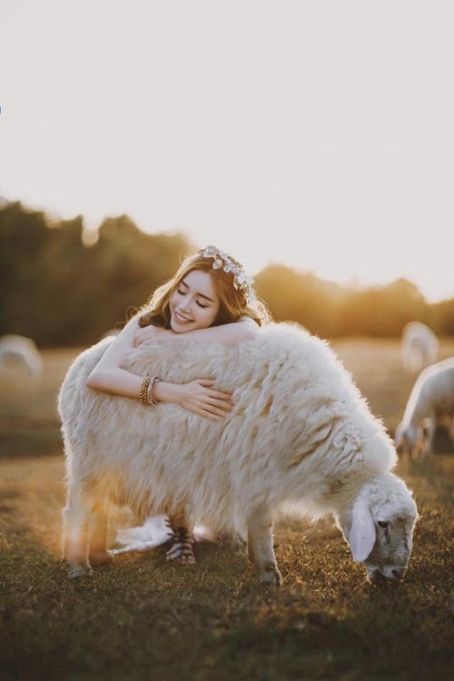 Elly Trần khoe vẻ đẹp nữ thần sau khi sinh con lần 2