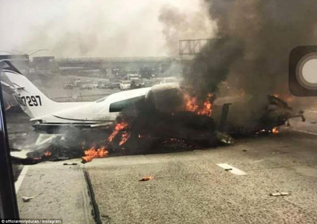 Theo Fox News, máy bay Cessna 310 đã lao xuống đường cao tốc 405 ở quận Cam, bang California, Mỹ vào khoảng 9h35 sáng ngày 30/6 (theo giờ địa phương). Vào thời điểm vụ tai nạn xảy ra, máy bay chở hai người, gồm một phụ nữ và một nam giới, khoảng ngoài 50 và 60 tuổi. (Ảnh: Instagram)