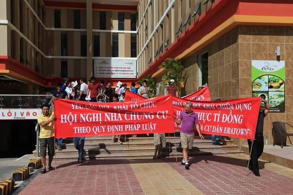 Việc biểu tình phản đối Chủ đầu tư trong khi pháp lý rõ ràng khiến người thiệt thòi là các cư dân bởi giá nhà sẽ giảm.