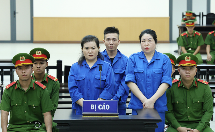Ba bị cáo tại toà