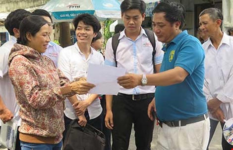 Thí sinh tham dự kỳ thi tốt nghiệp THPT 2016 tại TP.HCM. Ảnh: PA
