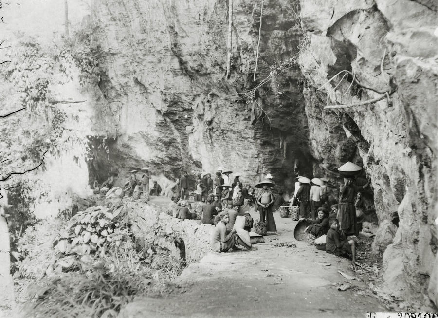 loat anh hiem ve mo chi kem khong lo o viet nam 100 nam truoc hinh anh 20