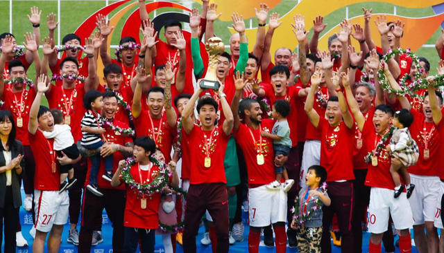 CLB số 1 Trung Quốc thuộc sở hữu của hai tập đoàn lớn là Evergrande và Ali Baba. Họ được đánh giá rất lớn về tiềm năng đầu tư. Thành công trên sân cỏ cũng giúp Guangzhou Evergrande có doanh thu tốt.