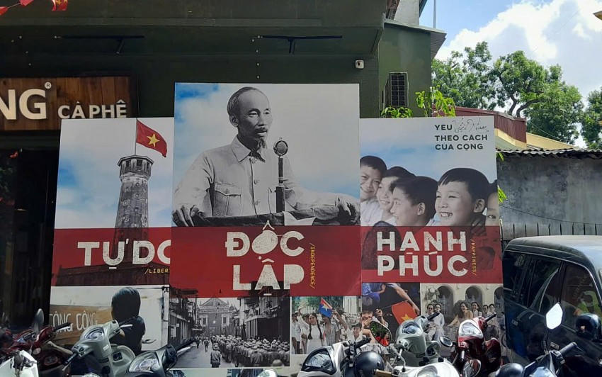 Đường phố Hà Nội rực rỡ cờ hoa chào mừng Quốc khánh 2/9