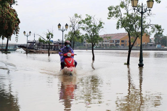 Mực nước ngập sâu khoảng 0,5m.