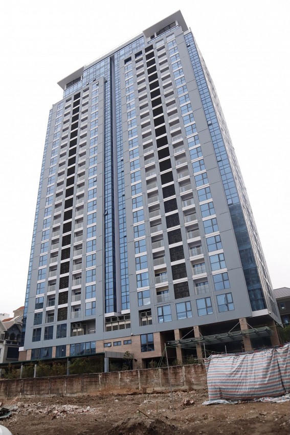 Qua tìm hiểu được biết một số sàn bất động sản đang nhận booking dự án với 2 phương án bàn giao đó là bàn giao thô (120-140 triệu đồng/m2) và bàn giao có nội thất (170-180 triệu đồng/m2).