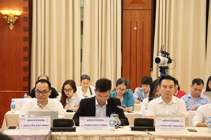 Diễn đàn có sự tham gia của các chuyên gia, doanh nghiệp.