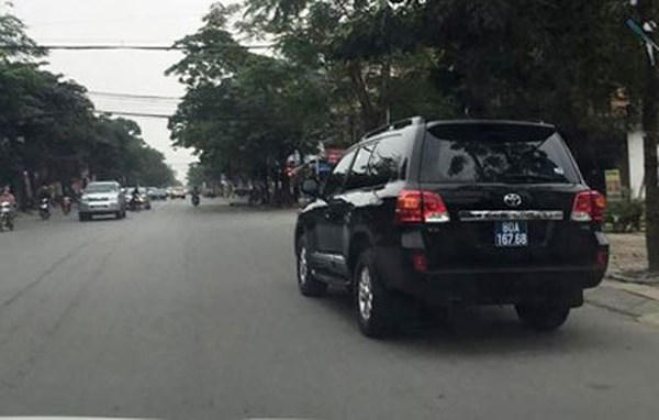 Một trong hai chiếc Toyota Land Cruiser VX mà doanh nghiệp tặng sẽ được UBND tỉnh Nghệ An bán đấu giá.